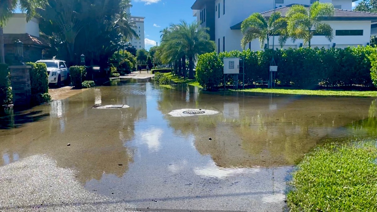 Uncertainty Surrounds A Rapidly Melting Antarctic Glacier That Threatens to Inundate Coastal Real&nbsp;Estate