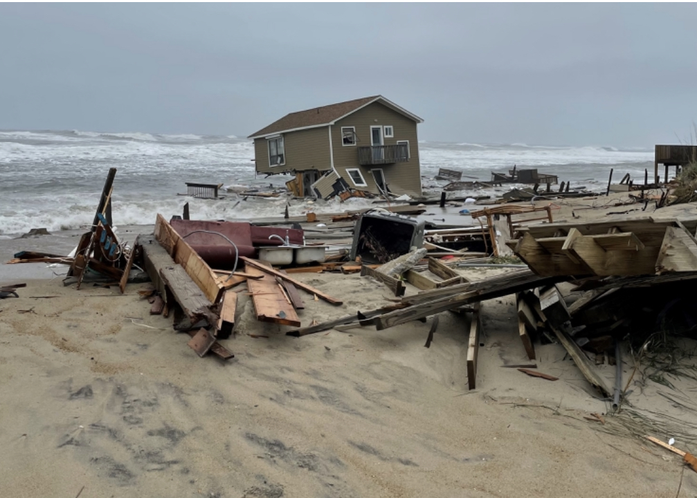Cape Hatteras Houses Collapse into Ocean: Is this the future of sea level&nbsp;rise?